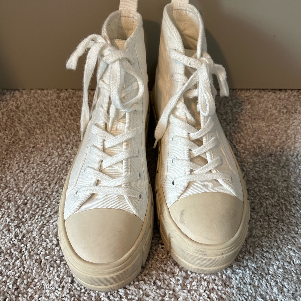 White platform Zara sneakers size 39 (US 8.5)